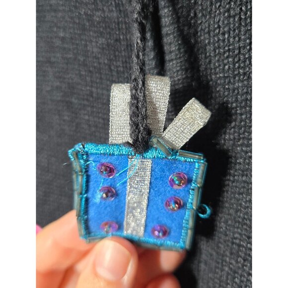 Vintage 2004 Heirloom Collectibles Christmas Sequin Embellished Santa Sweater L - Picture 3 of 13